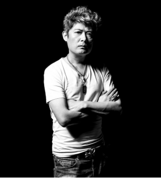 黑豹乐队,李彤老师.黑豹乐队是一个时代的人们心中"摇滚"的代名词.